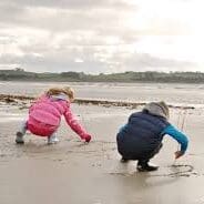 Calums Cabin Children on Beach